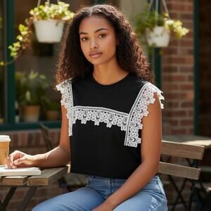 NWT Ontwelfth Black Crop  with White Lace Trim Top XL